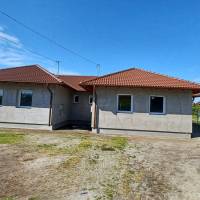 Eladó egy kiváló elhelyezkedésű, 88,75 m² hasznos alapterületű ikerházfél Bugyi központjához közel! ingatlan